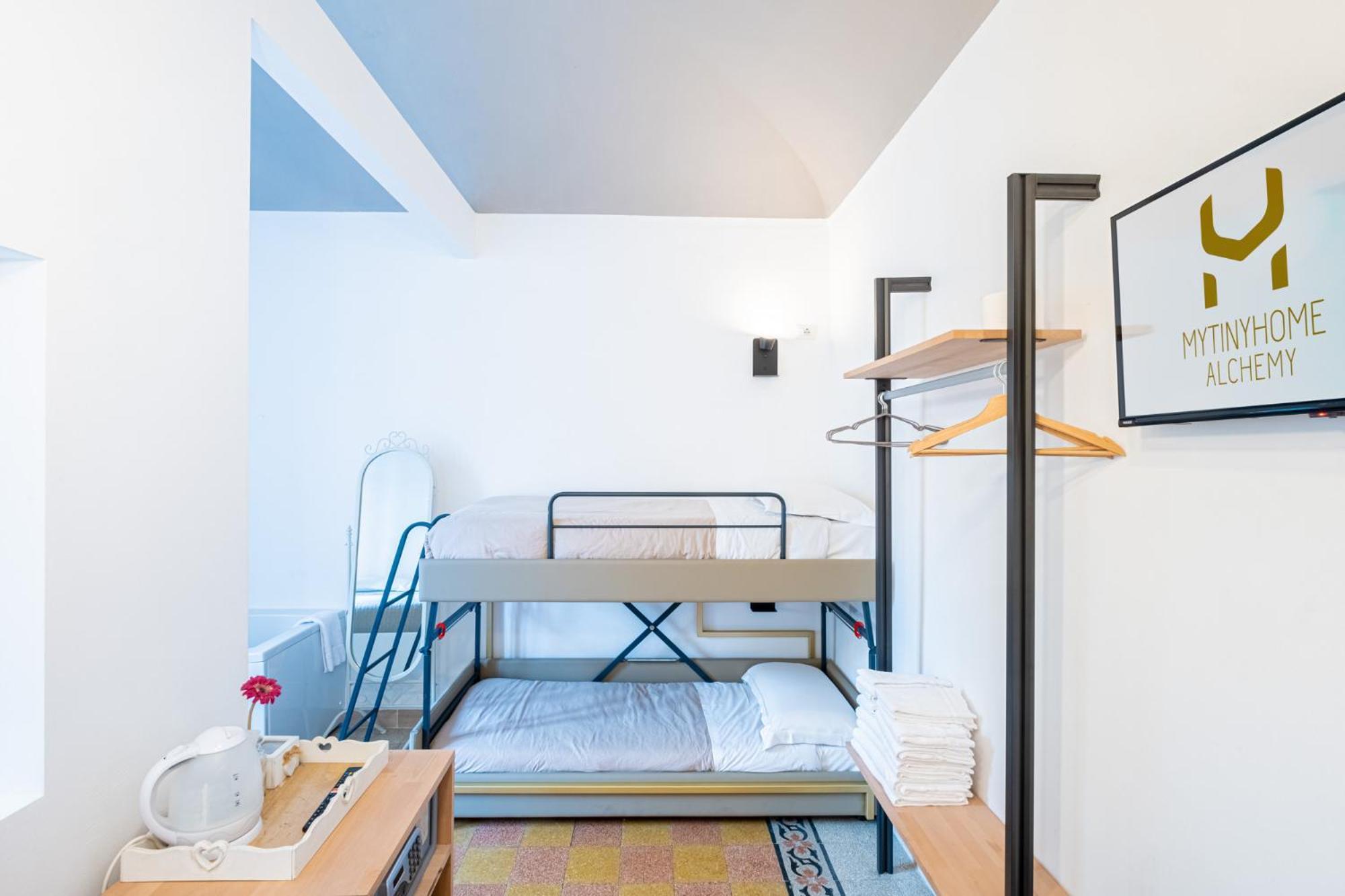 My Tiny Home Alchemy, Rome
